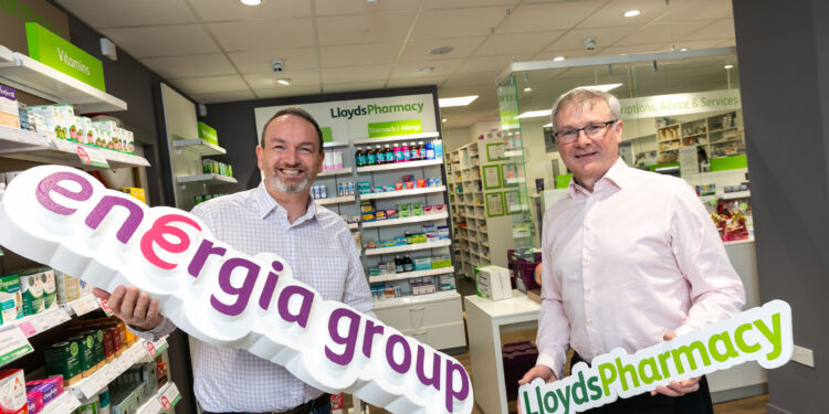 Alan Mulcahy, Head of Sales with Energia and and Paul Reilly, Managing Director of LloydsPharmacy.jpg
